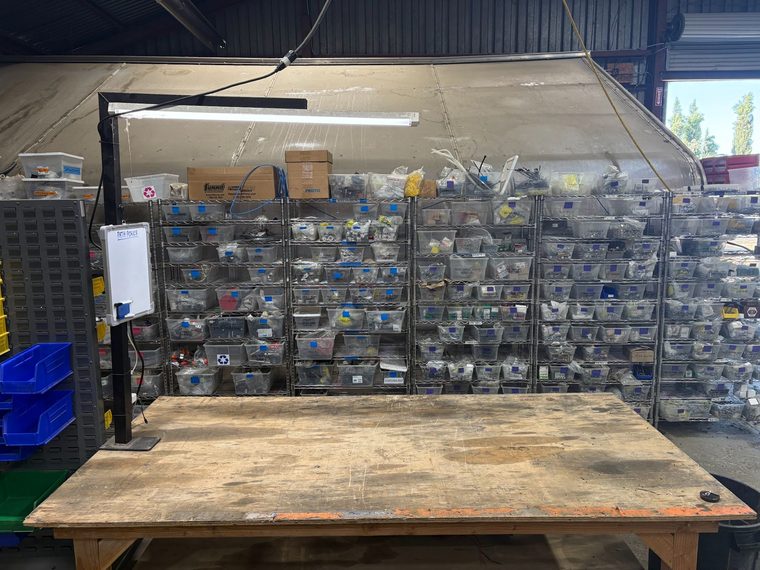 Assembly bench